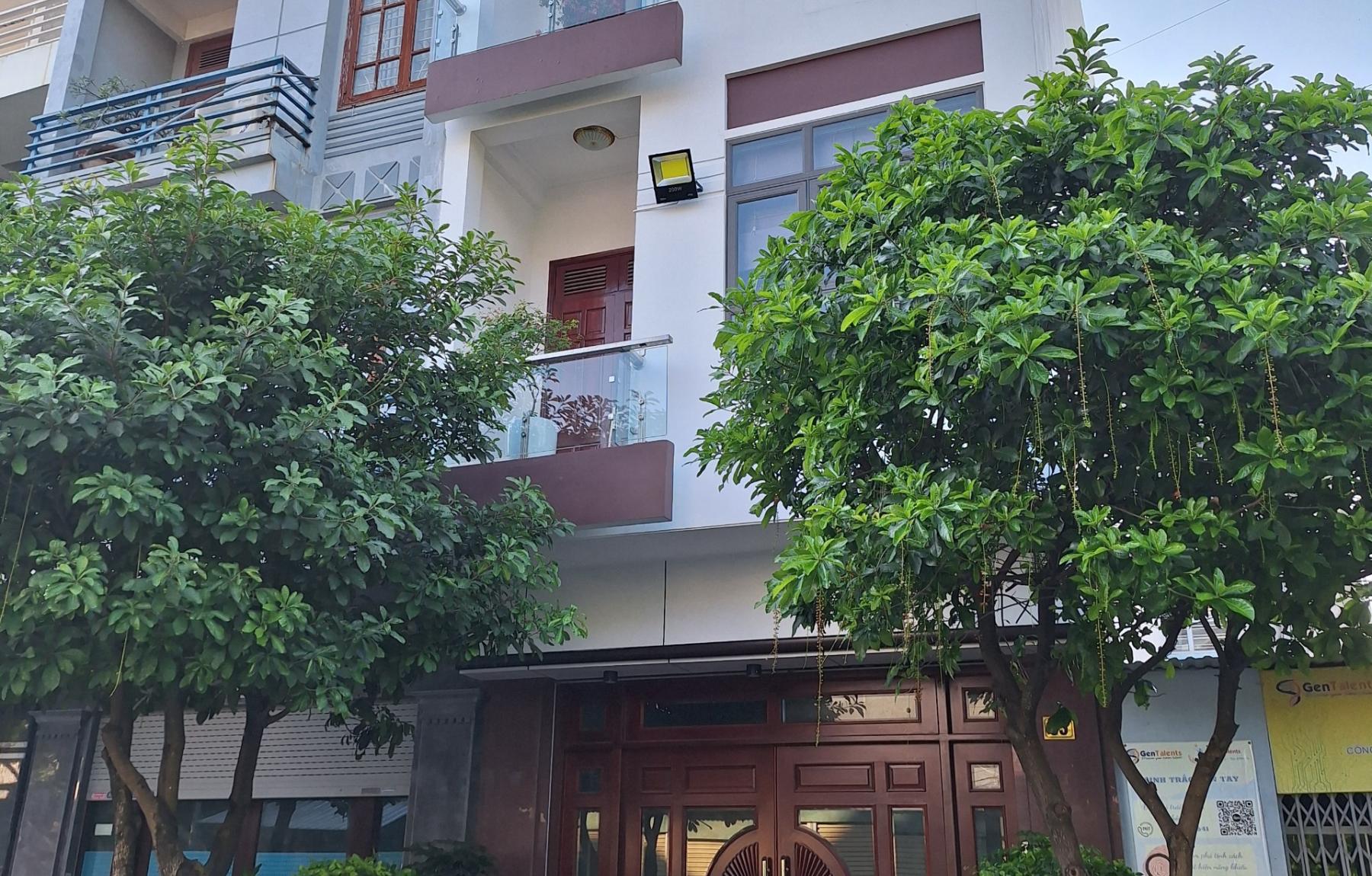 Nhà 4 tầng 75m2 Lô 9 Lê Hồng Phong sau trường THPT Chuyên Trần Phú
