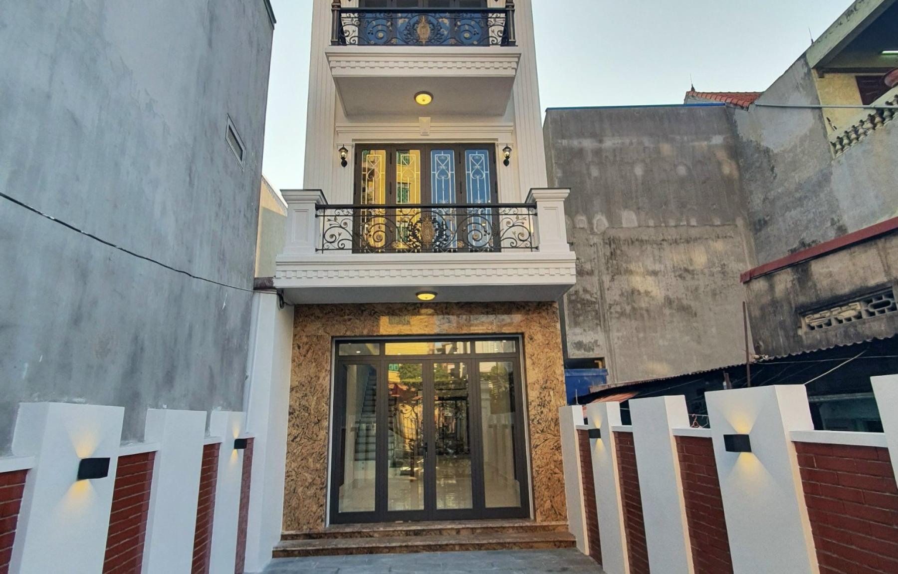 Nhà 4 tầng sân cổng độc lập ngõ 458 Nguyễn Văn Linh, P Vĩnh Niệm