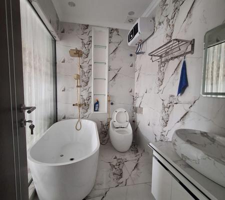Nhà 5 tầng 90m2 phố Tô Vũ, Văn Cao có thang máy