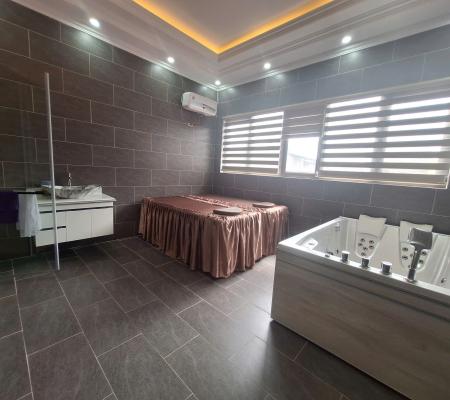 Nhà 5 tầng 90m2 phố Tô Vũ, Văn Cao có thang máy
