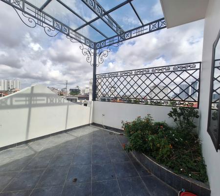 Nhà 5 tầng 90m2 phố Tô Vũ, Văn Cao có thang máy
