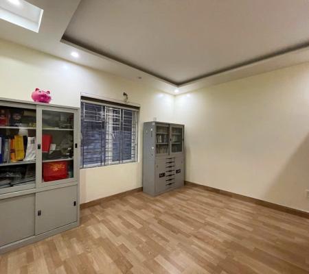 Nhà 4 tầng 90m2 tuyến 2 phố Tô Vũ, Văn Cao