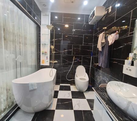 Nhà 5 tầng 90m2 phố Tô Vũ, Văn Cao có thang máy