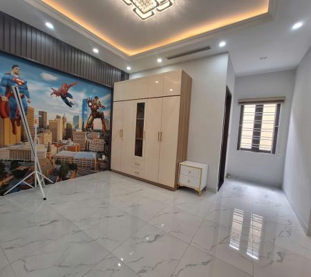 Nhà 5 tầng 90m2 phố Tô Vũ, Văn Cao có thang máy