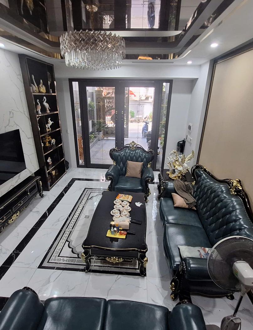 Nhà 5 tầng 90m2 phố Tô Vũ, Văn Cao có thang máy